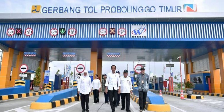 Gerbang Tol Probolinggo Timur merupakan salah satu gerbang tol yang terhubung dengan ruas Tol Trans Jawa. 