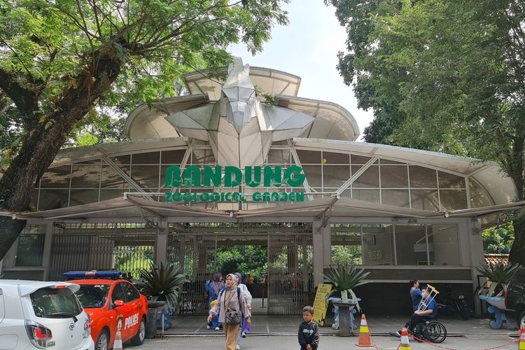 Ilustrasi pintu masuk kebun binatang bandung, jawa barat.