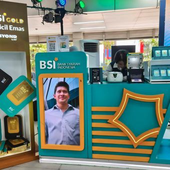 Salah satu booth milik Bank Syariah Indonesia (BSI) di Stasiun MRT Lebak Bulus Bank Syariah Indonesia, Jakarta Selatan, Rabu (10/12/2025).