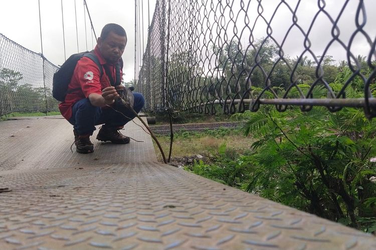 Tali Sling Putus, Jembatan Gantung Penghubung Dua Kecamatan di Lumajang Ditutup
