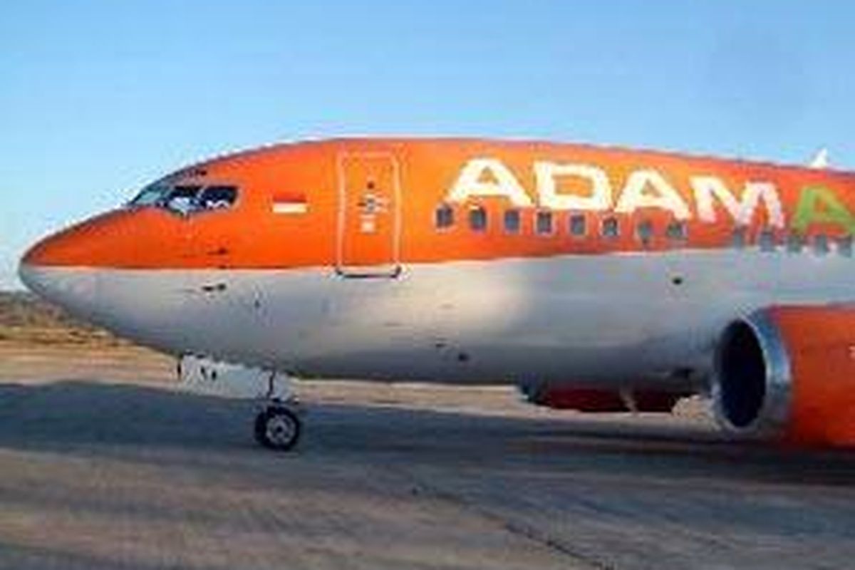 Salah Satu Pesawat Boeing 737 milik AdamAir  