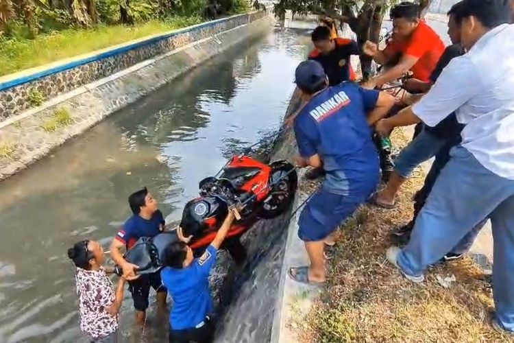 2 Motor Terlibat Kecelakaan di Pasuruan, Keduanya Masuk Sungai