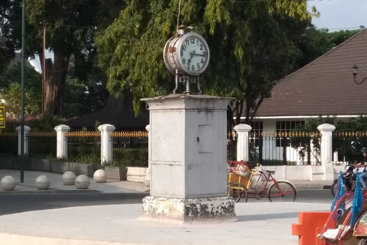 Tugu Ngejaman atau Stadsklok yang berada di kawasan Jalan Malioboro