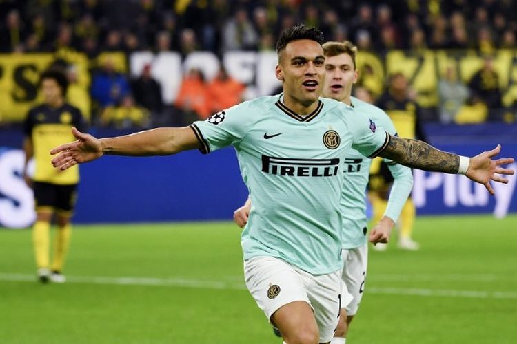 Lautaro Martinez merayakan golnya pada pertandingan Borussia Dortmund vs Inter Milan dalam lanjutan Liga Champions di Stadion Signal Iduna Park, 5 November 2019. 