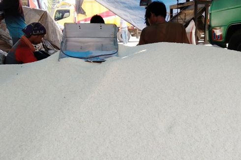 Kata Pedagang soal Operasi Beras Medium di Pasar Induk Cipinang