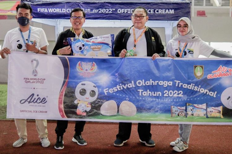 Jajaran petinggi Aice Group dalam pembukaan Festival Olahraga Tradisional Tingkat Nasional XII (Fortradnas) yang dihelat di Solo pada 27-28 Agustus 2022.