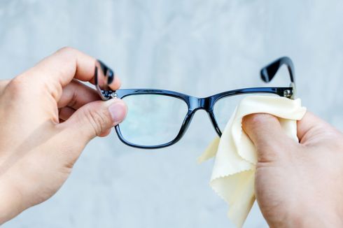Bisakah Mata Minus Sembuh dengan Makan Wortel dan Pakai Kacamata?