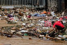 Dua Hari Terakhir Sampah Kiriman dari Hulu Ciliwung 1.586 Ton