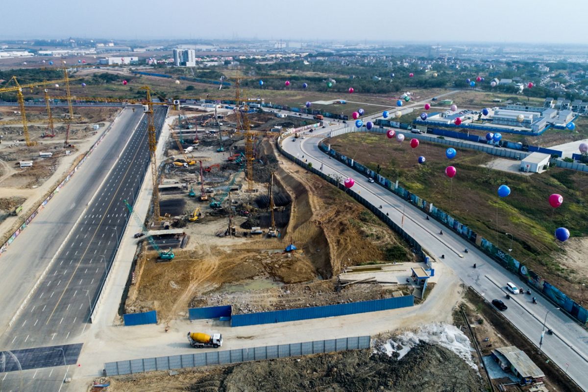 Foto udara proyek kawasan Kota Baru Meikarta, Cikarang, Bekasi, Jawa Barat, Senin (4/9/2017). Pada tahap pertama, akan dibangun 200 ribu unit apartemen yang siap huni pada akhir tahun 2018.