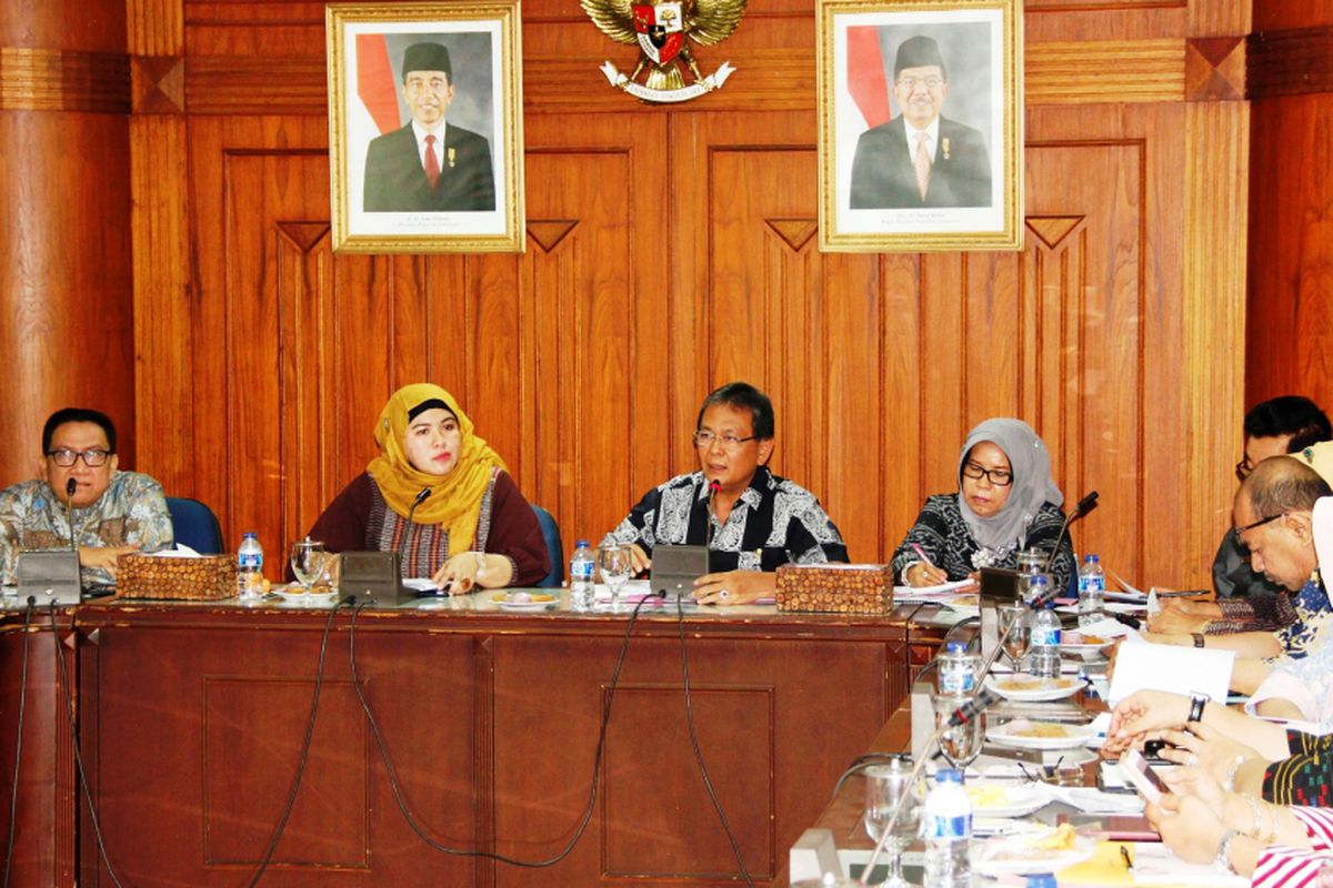 Kadis Koperasi dan UMKM Provinsi Sumut, M Zein pimpin rapat persiapan Inacraft ke-20 tahun 2018 di Jakarta, Sabtu (20/5/2017)