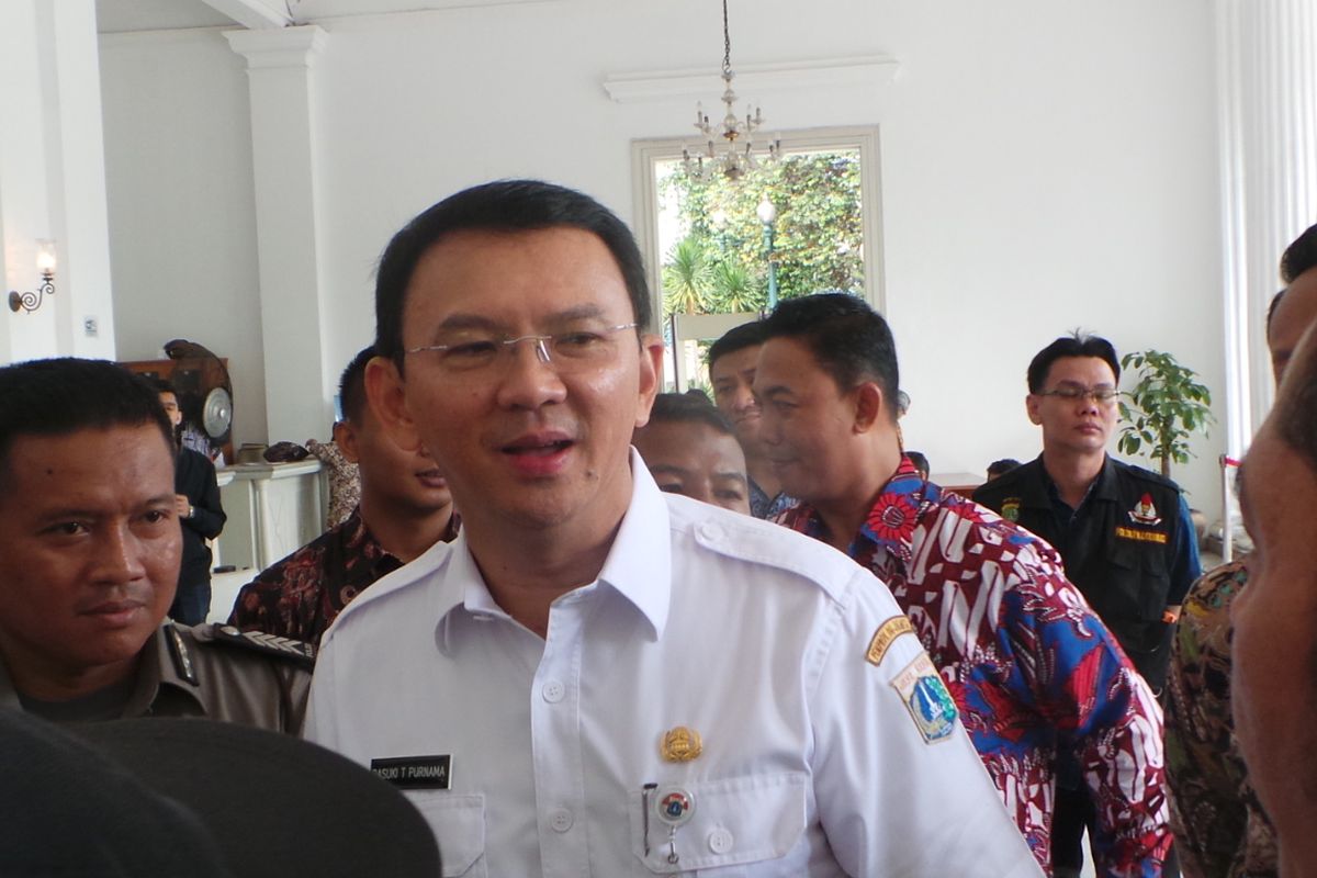 Gubernur DKI Jakarta Basuki Tjahaja Purnama atau Ahok saat mendengar aduan warga di Pendopo Balai Kota DKI Jakarta, Rabu (1/3/2017).