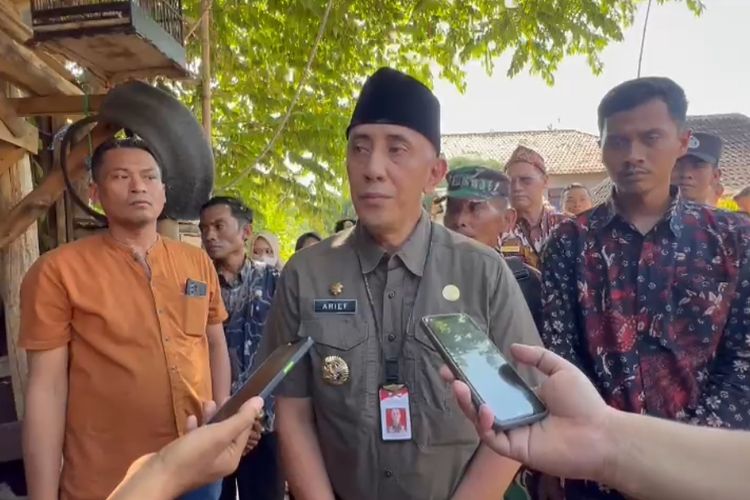 Pj Bupati Bangkalan Arief M Edie bersama staf dari Kesekretariatan Presiden mengunjungi kediaman Yazid Al-Bustomy, Kamis (29/8/2024).