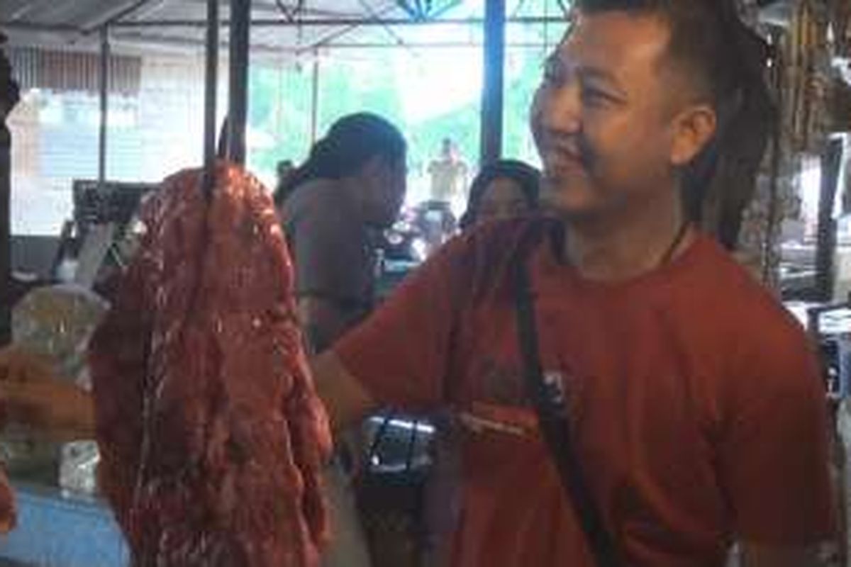 miftah, pemilik restoran pindang tulang, kulier khas ogan ilir, turut merasakan dampak dari kenaikan harga daging sapi