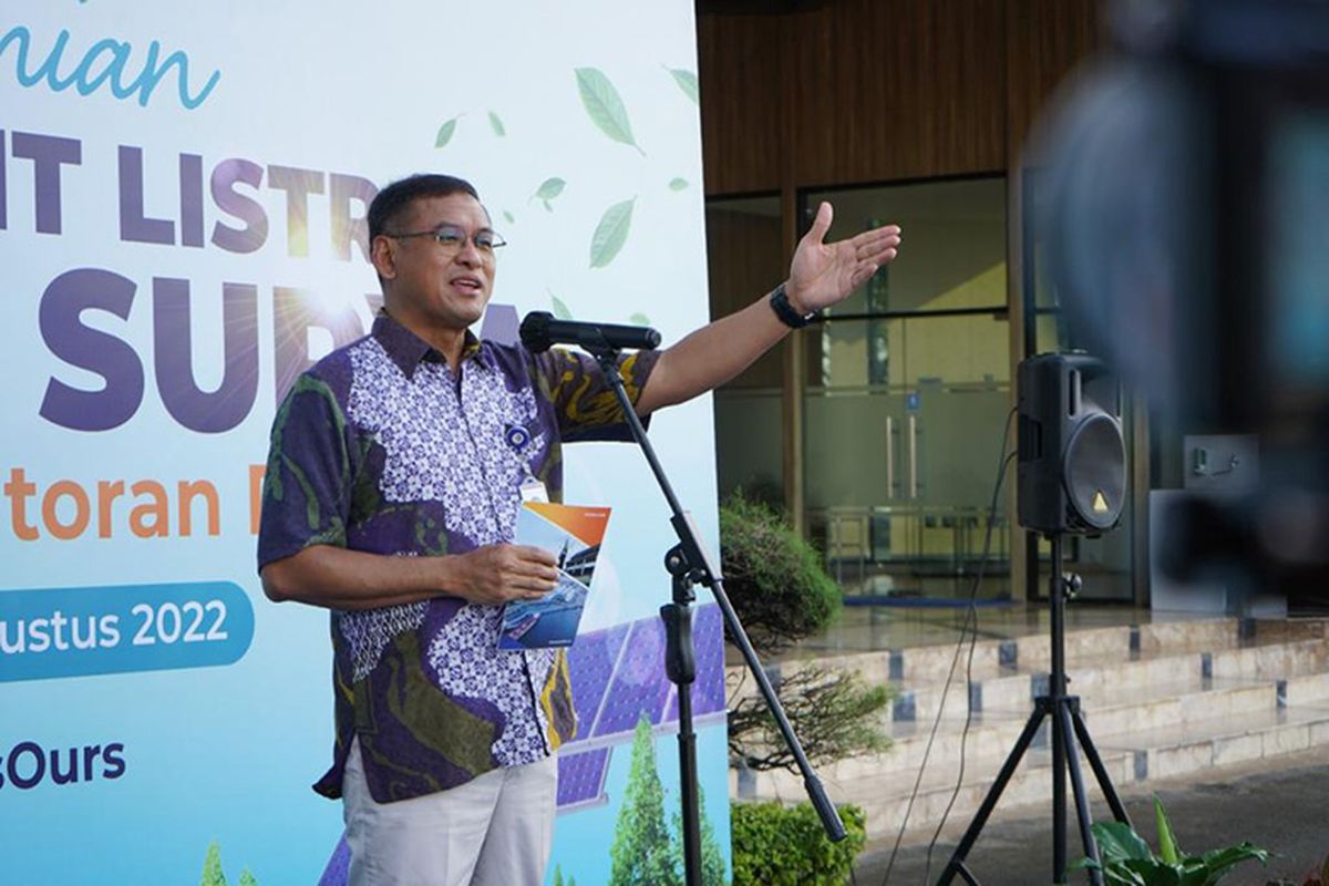 Direktur Utama Pupuk Kaltim Rahmad Pribadi meresmikan PLTS Atap di Bontang, Kalimantan Timur, Kamis (18/8/2022).