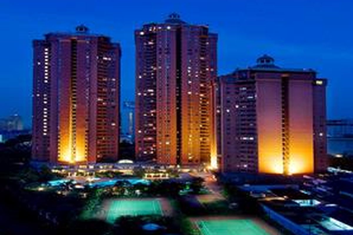 Hotel Aryaduta Semanggi Jakarta di waktu malam