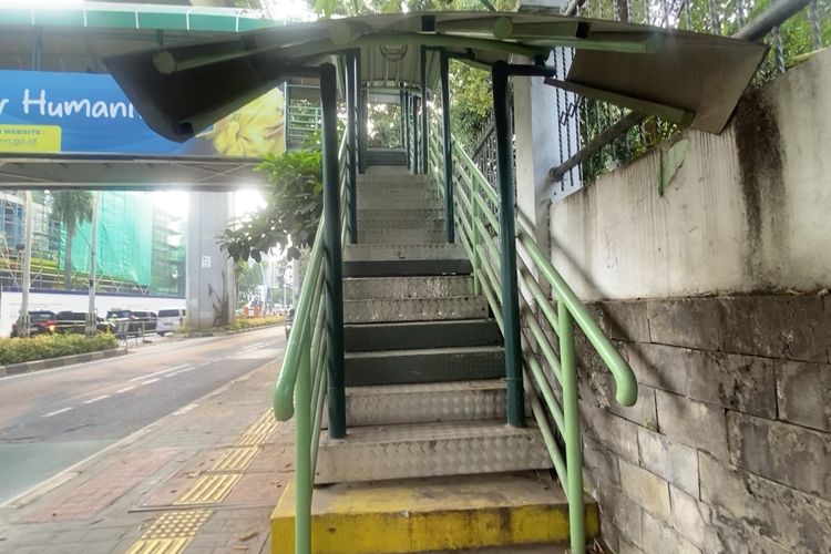 20 Pelat Baja di Tangga JPO Kyai Maja Dipasang Lagi Usai Hilang Dicuri
