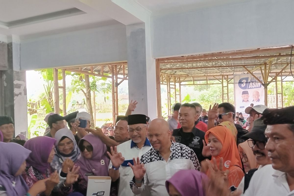 Pasangan Cagub Jabar nomor 3, Ahmad Syaikhu dan Ilham Habibie menemui relawan di Kabupaten ciamis, Kamis (3/10/2024).