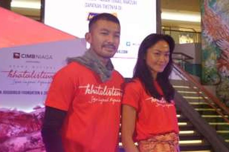 Kelly Tandiono dan Rio Dewanto usai konferensi pers drama musikal Khatulistiwa di La Moda, Plaza Indonesia, Jakarta Pusat, Selasa (4/10/2016).