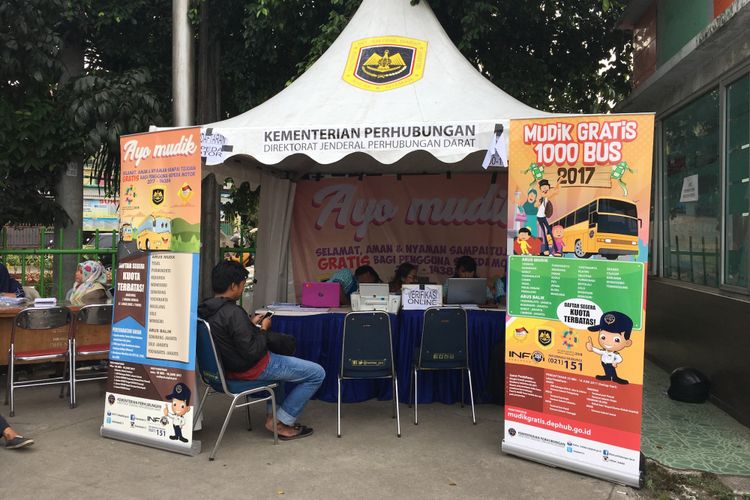 Tempat pendaftaran mudik gratis untuk warga Kota Bekasi di Terminal Kayuringin, Kota Bekasi, Jumat (2/6/2017).
