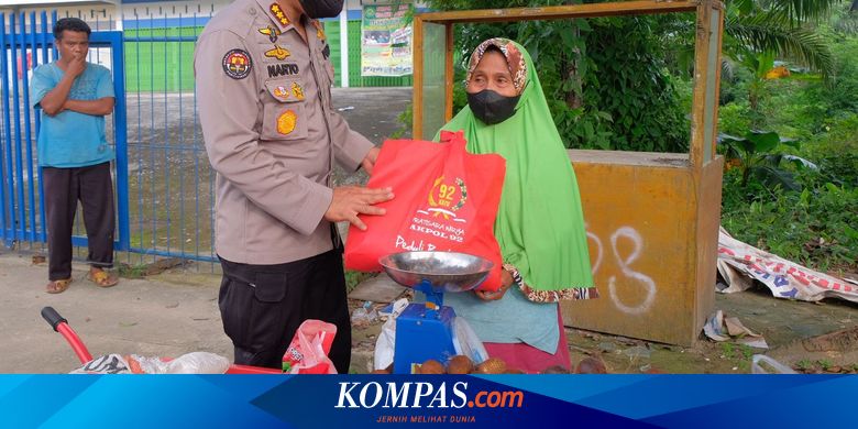 "Sudah Siang Jualan Belum Laku, Alhamdulillah Diborong Pak Polisi dan Dikasih Sembako" - Vimarsana News