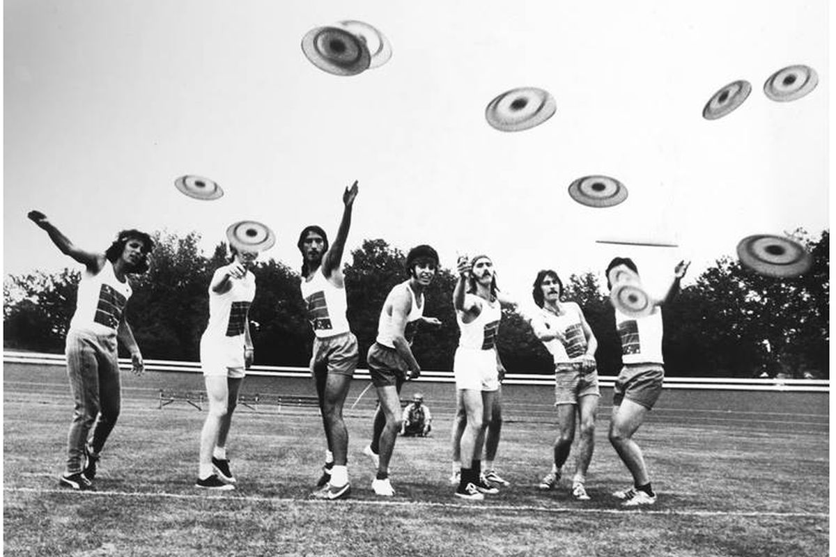 Frisbee menjadi tren pada tahun 1966 di Inggris