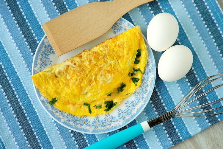 Ilustrasi omelet atau telur dadar. Telur dadar bukan faktor langsung kanker dan diabetes.