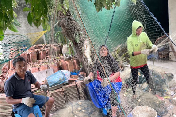 Menantang Ombak dan Ongkos, Perjuangan Nelayan Pangandaran Bertahan Hadapi Kenaikan Harga Bahan Bakar