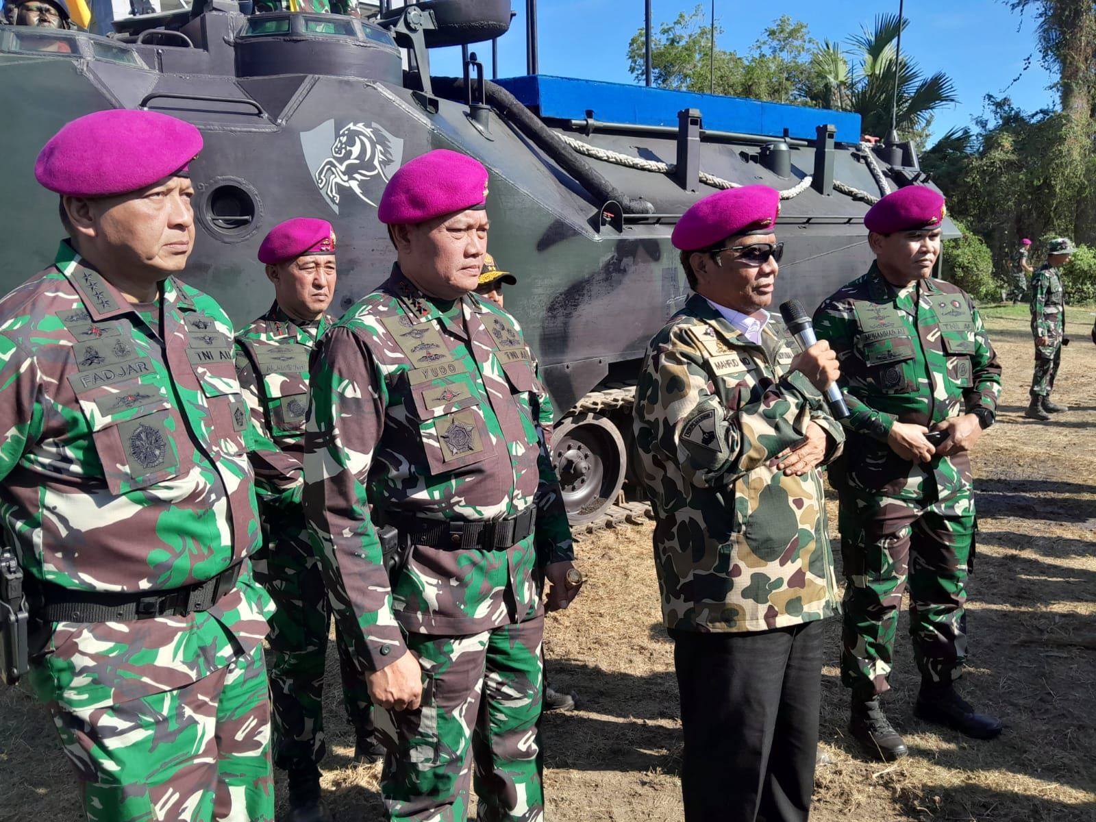 Jadi Warga Kehormatan Korps Marinir, Mahfud MD Puji Alutsista TNI AL