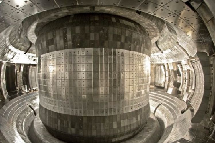 Reaktor fusi nuklir buatan China yag disebut Matahari Buatan
