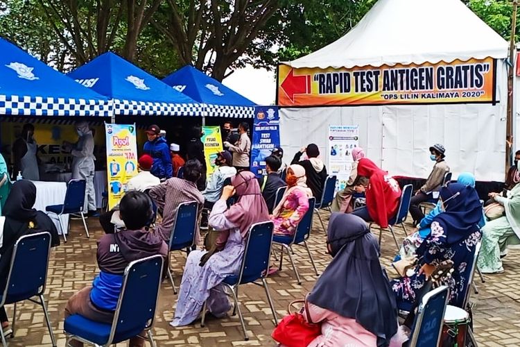 Posko rapid test antigen di Anyer, Kabupaten Serang