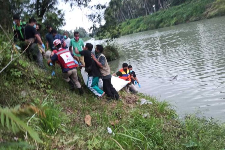 Warga Pedukuhan Bendungan Kidul, Kalurahan Bendungan, Kapanewon Wates, Kabupaten Kulon Progo pada Minggu, 19 September 2021 sekitar pukul 16.30 wib, digegerkan dengan adanya penemuan mayat terapung dibantaran Sungai Serang, Bendungan Kidul, Bendungan, Wates, Kulon Progo.