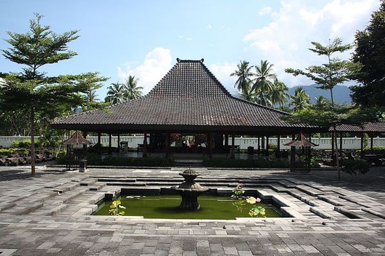 Museum Karmawibhangga di kompleks Candi Borobudur, Magelang
