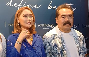Penyanyi dangdut Inul Daratista dan suaminya, Adam Suseno ditemui di daerah Bendungan Hilir, Jakarta Pusat, Senin (10/6/2024).