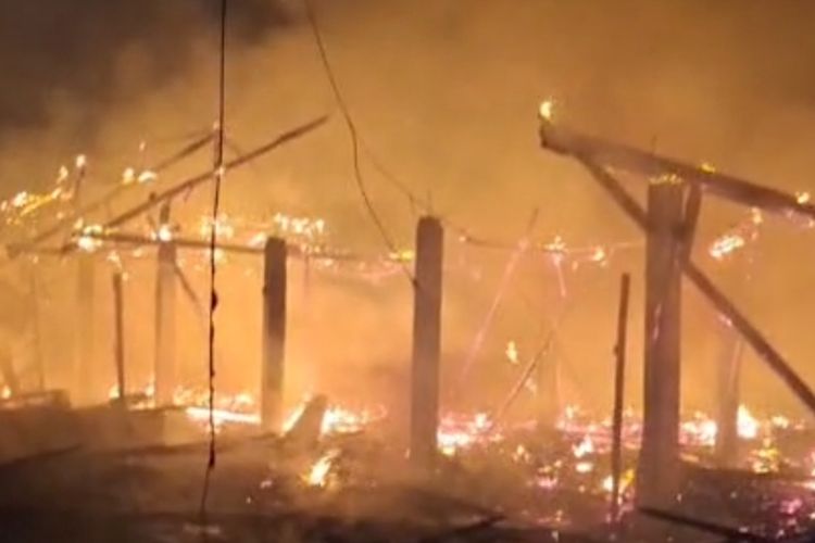 Kebakaran Pasar Sandang Tegal Gubug Cirebon Hanguskan 45 Lapak