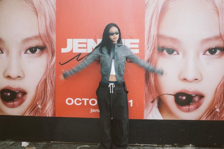Ingin nonton konser Blackpink Jakarta 2025? Simak inspirasi outfitnya dari Jennie, Rose, Lisa, dan Jisoo, termasuk ide agar tetap hijab friendly dan stylish.