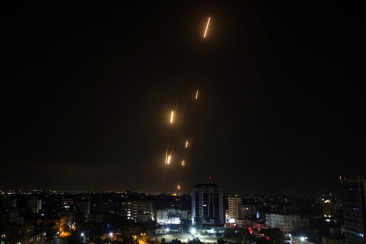 Sejumlah roket diluncurkan dari Jalur Gaza menuju Israel pada Selasa (11/5/2021) malam waktu setempat.