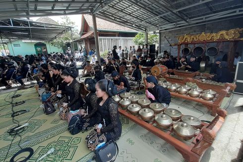 Gending Ladrang Gajah Seno dan Tangis Sinden Iringi Kepergian Ki Seno