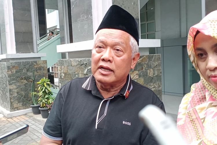 Imam Muslimin, dosen nonaktif Universitas Islam Negeri (UIN) Maulana Malik Ibrahim Malang, angkat bicara setelah menjadi pusat perhatian akibat beberapa video perseteruan sengit di sebuah pemukiman yang viral di media sosial. 