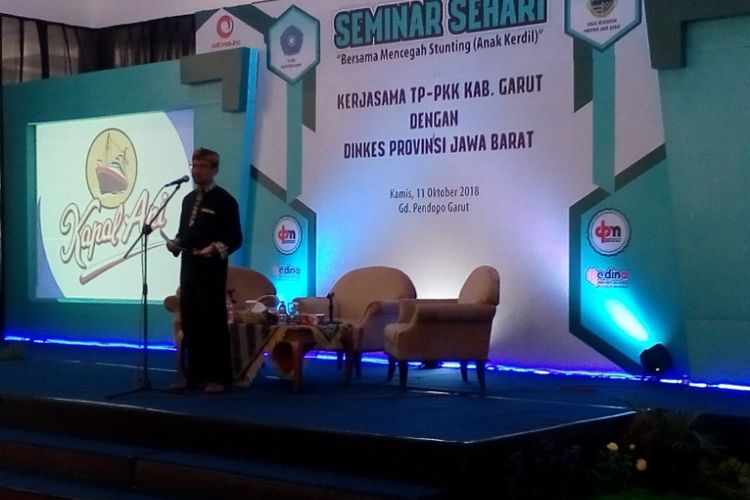 Wakil Bupati Garut Helmi Budiman saat membuka seminar tentang stunting di Pendopo Garut, Kamis (11/10/2018)