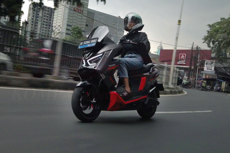 Isu Harga BBM Naik, Penjualan Motor Listrik Polytron Melonjak 