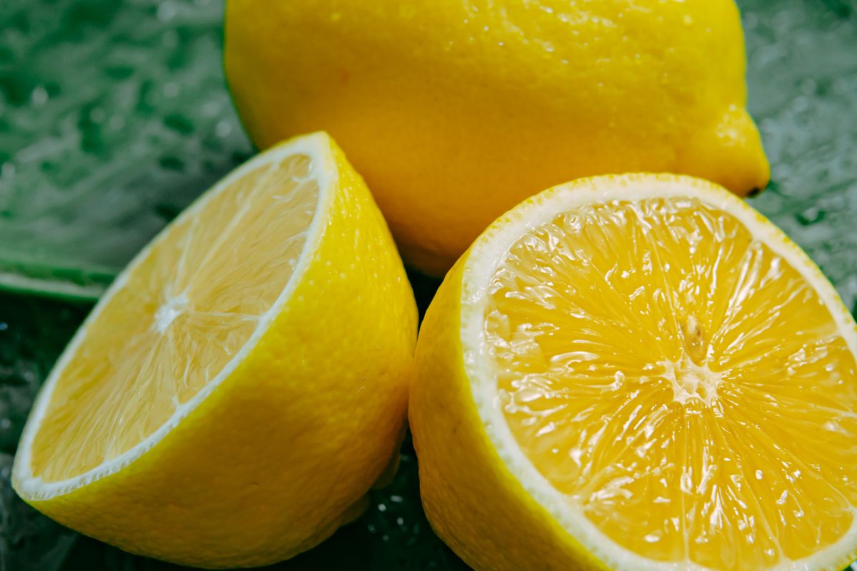 Buah lemon.