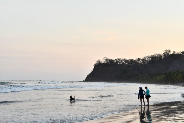 Peselancar di Samara, Nicoya, Kosta Rika.