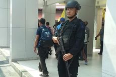 Polisi dengan Rompi Antipeluru Disiagakan di Bandara Ngurah Rai