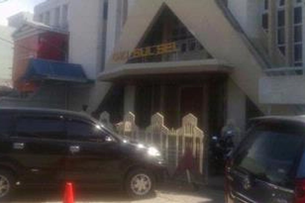 Gereja Kristen Indonesia (GKI) Sulsel Jalan Samiun Makassar dilempari bom Molotov, Kamis (14/02/2013).