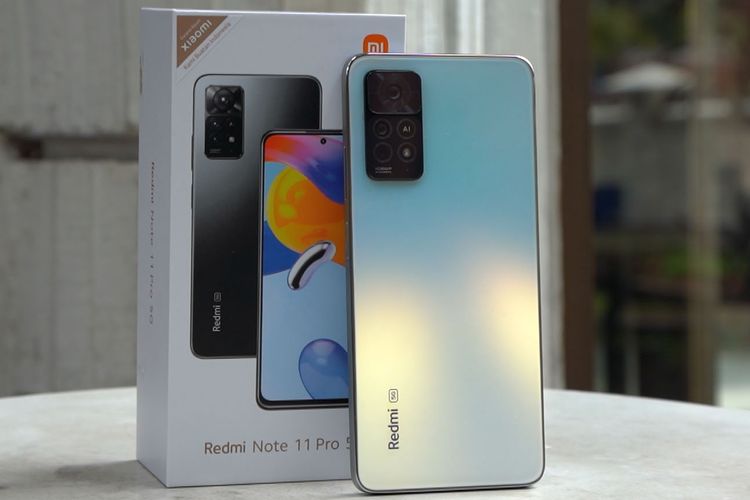 Potongan video unboxing dan hands-on Xiaomi Redmi Note 11 Pro 5G oleh KompasTekno