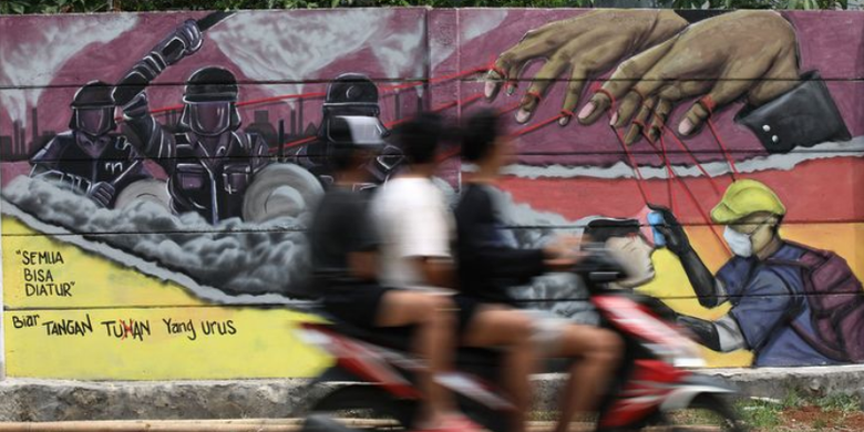 Suara dan keinginan masyarakat agar korupsi bisa diberantas tercermin dalam mural yang menghiasi tembok di Kecamatan Setu, Kota Tangerang Selatan, Banten, Minggu (27/8/2023).