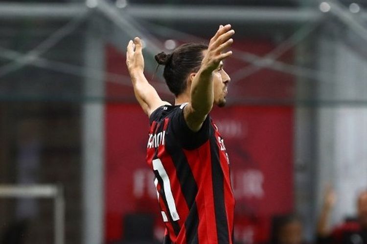 Ekspresi Zlatan Ibrahimovic dalam laga AC Milan vs Cagliari pada pekan terakhir Liga Italia 2019-2020.
