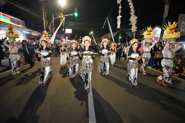 Ketua DPRD Sumedang Terjatuh dari Kuda Saat Kirab Mahkota Binokasih
