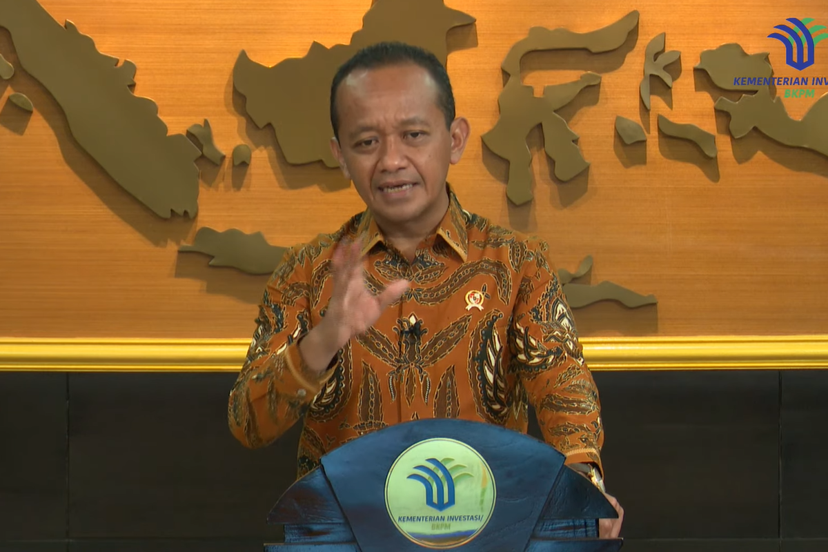 Menteri Investasi Bahlil Lahadalia memberikan keterangan pers terkait perkembangan investasi di Jakarta, Kamis (16/2/2023). Bahlil menyentil perbankan karena program KUR tanpa agunan mandek.