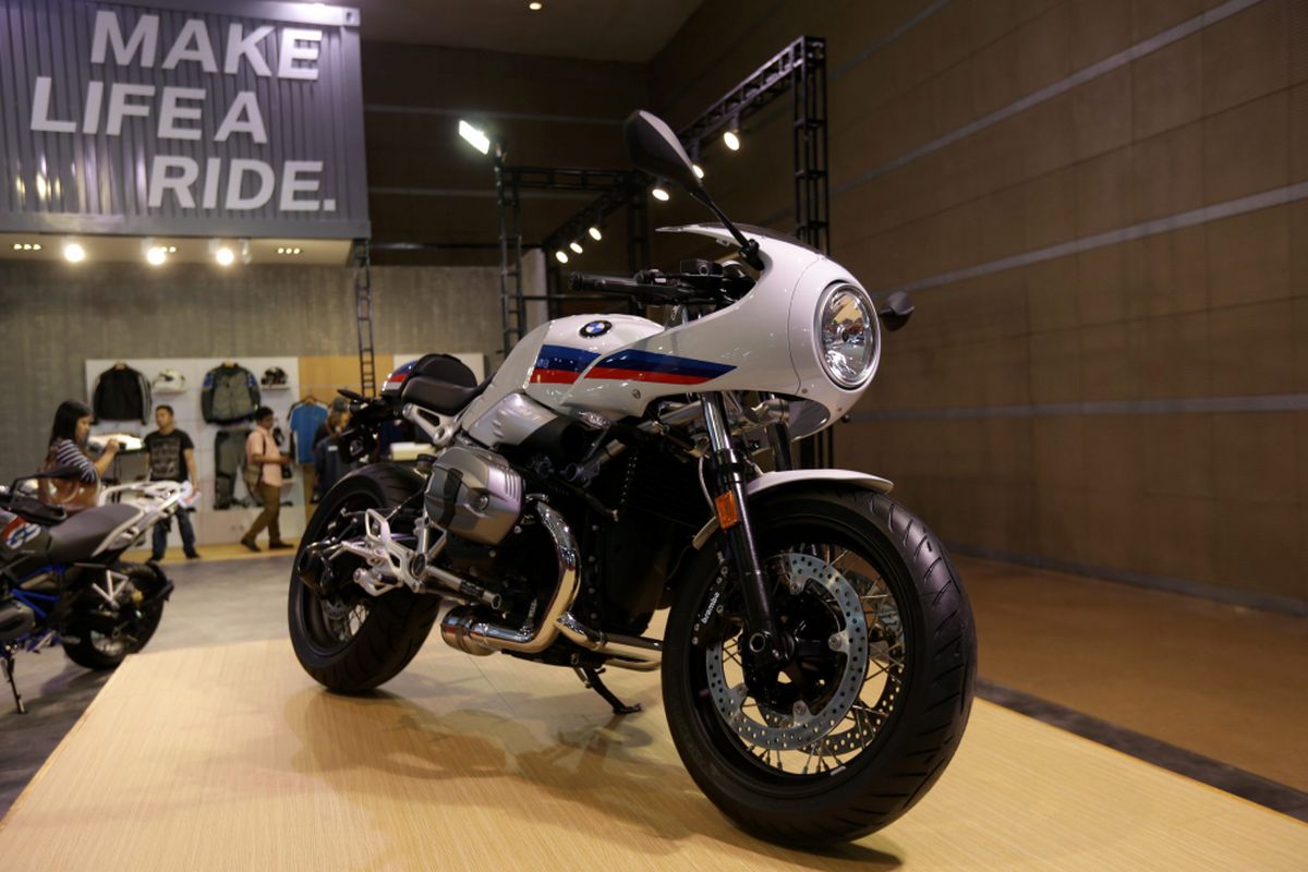 BMW Motorrad saat ajang Indonesia International Motor Show (IIMS) 2017 di JI Expo, Kemayoran, Jakarta, Jumat (28/4/2017). Ajang pameran otomotif terbesar di Indonesia ini akan berlangsung hingga 7 Mei mendatang.